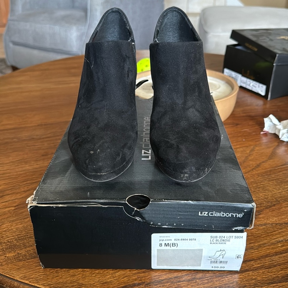 Liz Claiborne black heel 8